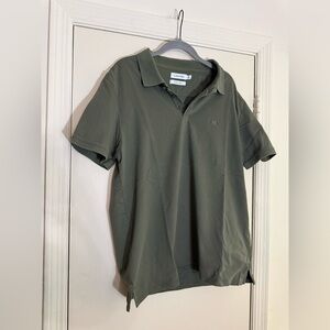 Calvin Klein Men's Green Polo Shirt
Size Large
In Great Condition